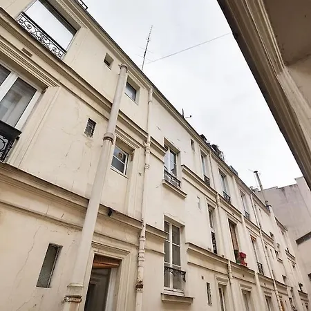 Vexin - 1 A Montmartre Apartment